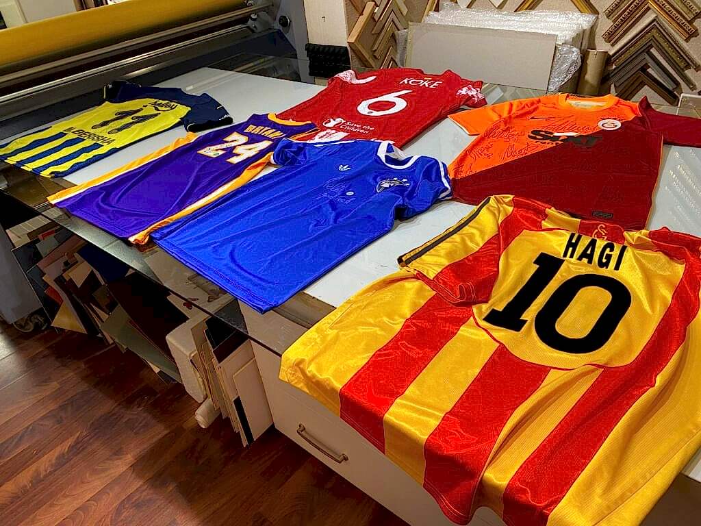 İmzalı Spor Forma Çerçeve Uygulamaları